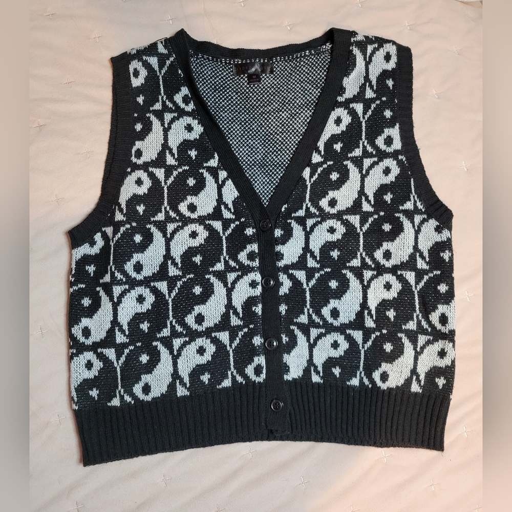 Yin Yang Patterned Knit Vest